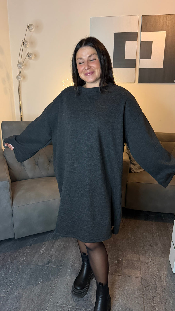 ultra oversize Sweat Kleid mit seitlichen Schlitzen, gefüttert / schwarz Art. 16515