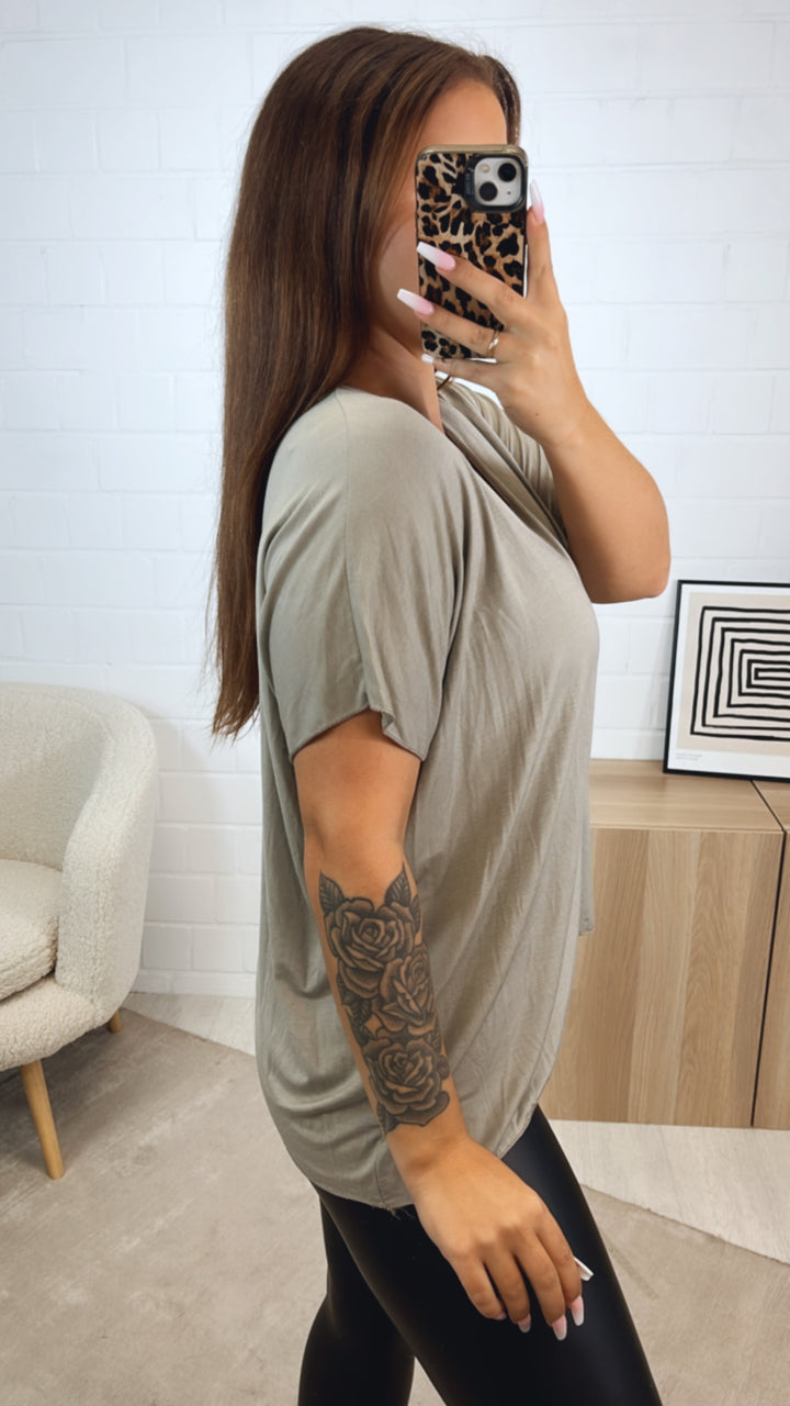 T-shirt Oberteil mit V-Ausschnitt / light taupe Art. 12387