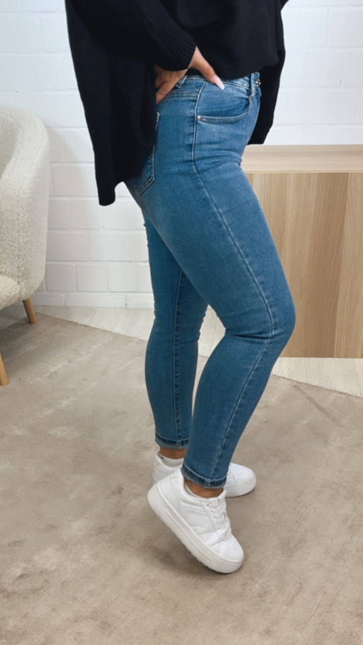 high waist Jeans Modell " 77066 " mit push - up Effekt / mittel blau Art. 12461