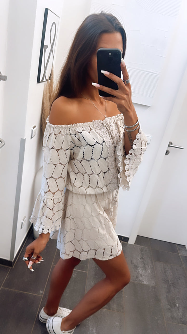 verspielter, kurzer Jumpsuit mit Spitzen Stickerei / beige Art. 6393