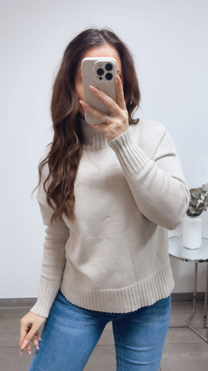 Feiner Strickpullover mit gerippten Akzenten / beige Art.13879