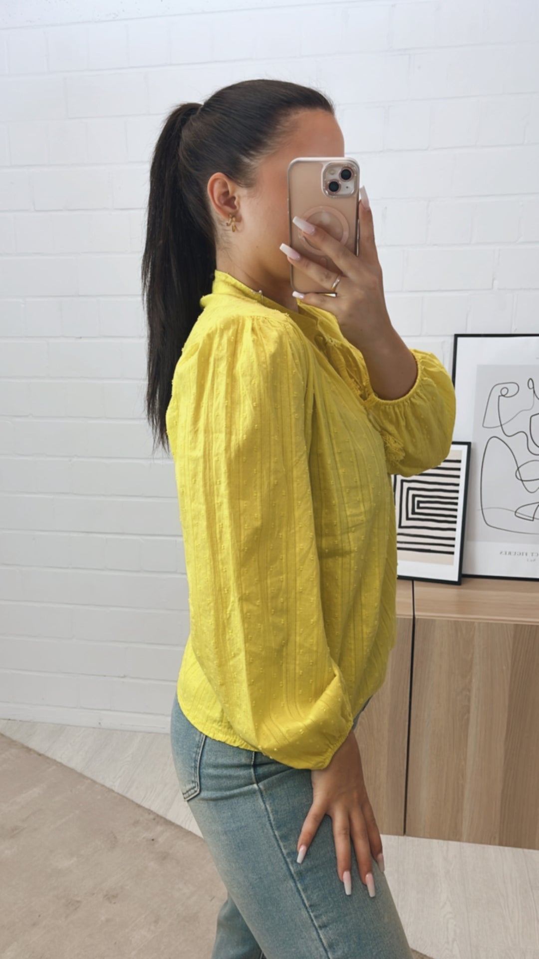 schmale, romantisch verspielte Bluse / knalliges gelb Art. 10782