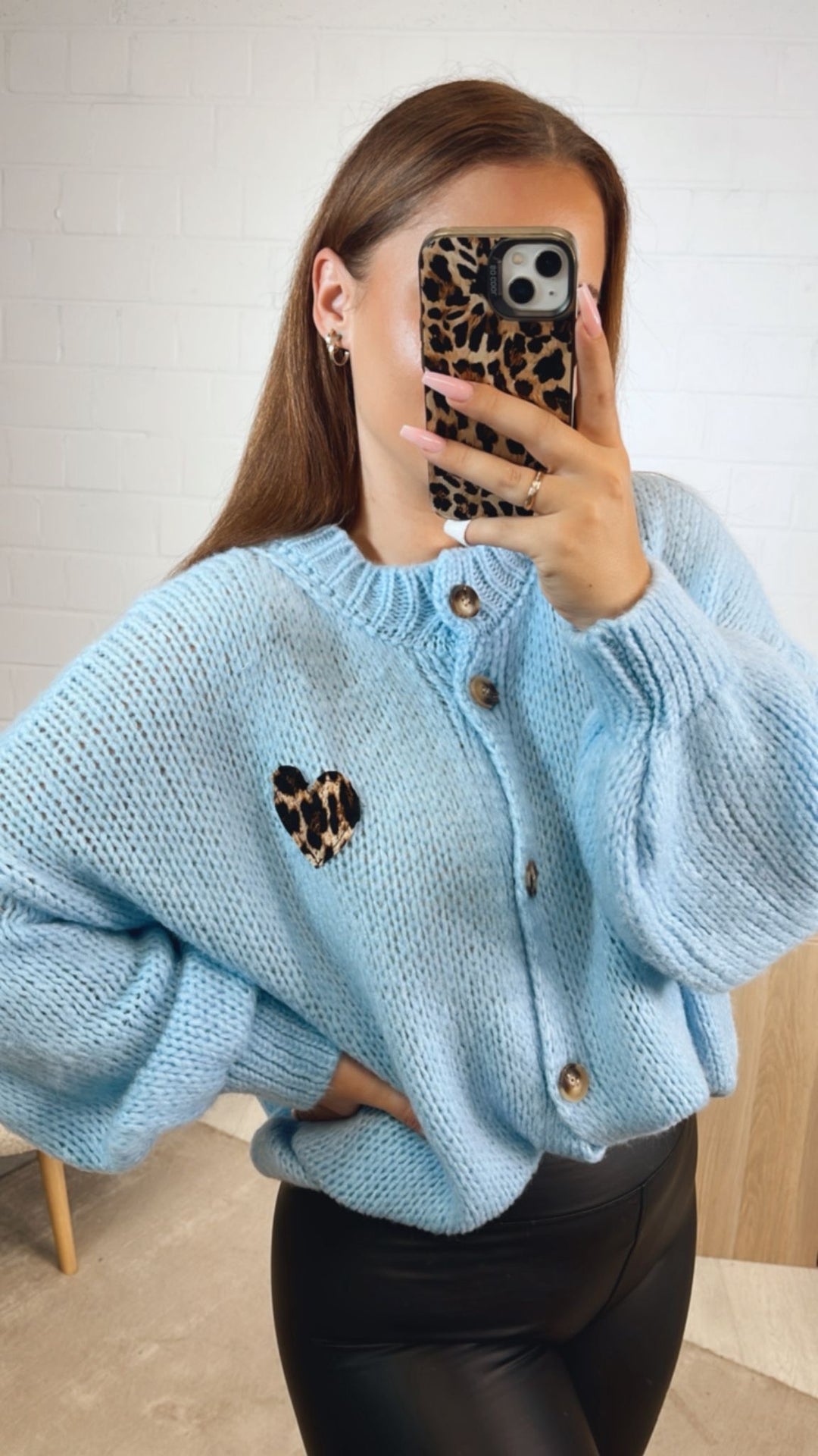 Strick Cardigan mit Leo Herz / hell blau Art. 12531