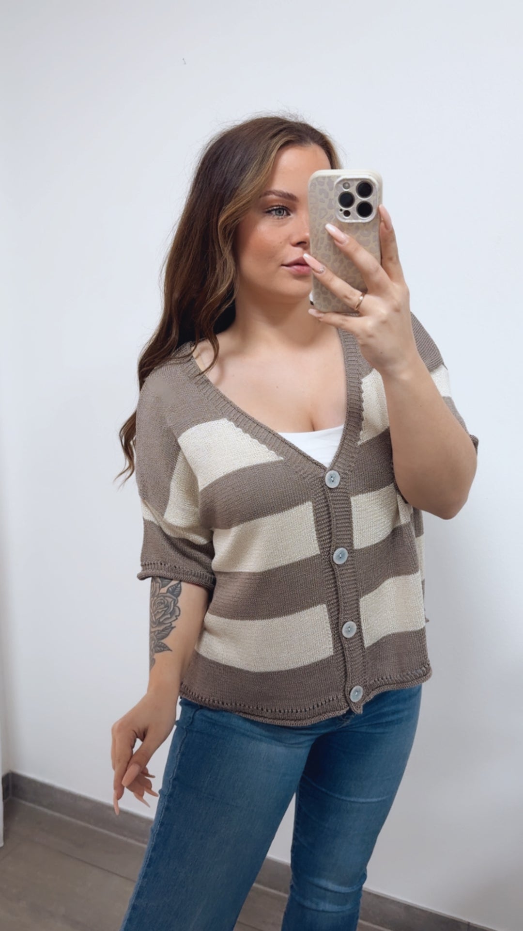Strick Jacke mit kurzen Arm und Knöpfen in Perlmutt-Optik / taupe - beige Art. 14698