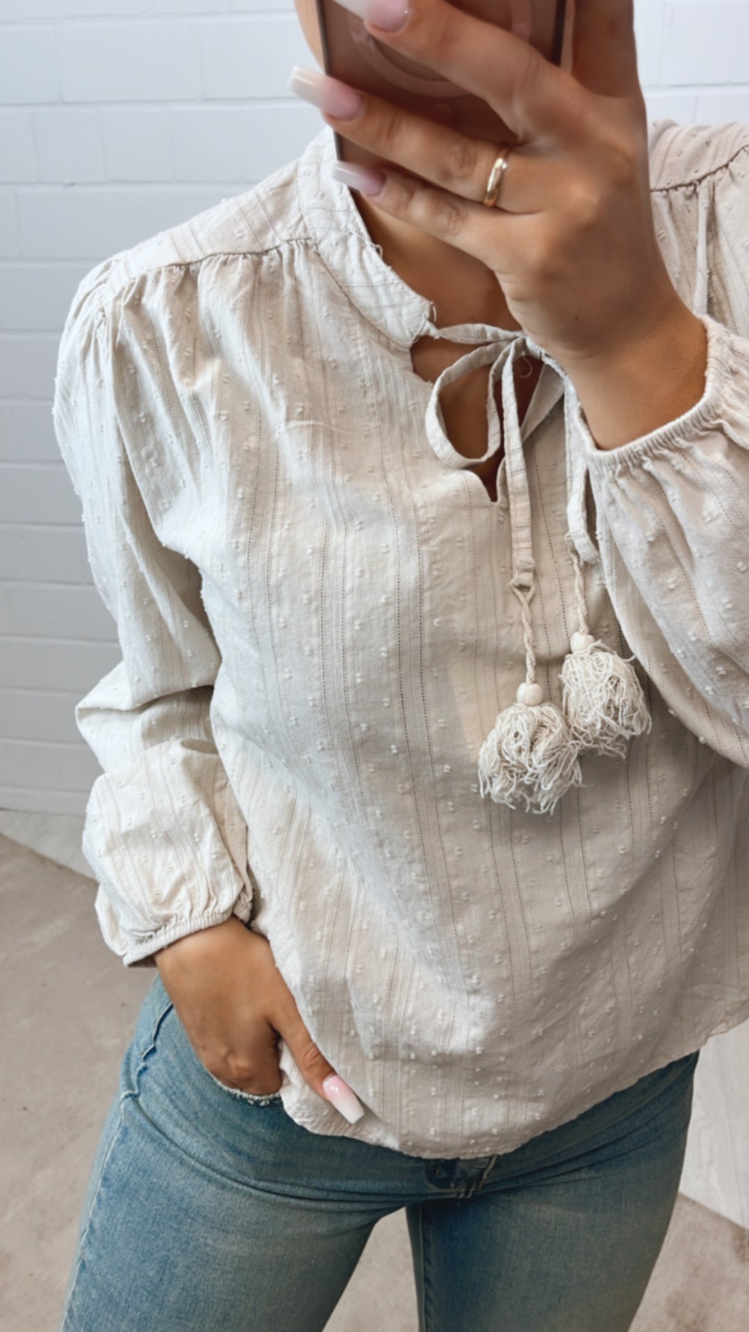 schmale, romantisch verspielte Bluse / beige Art. 10774