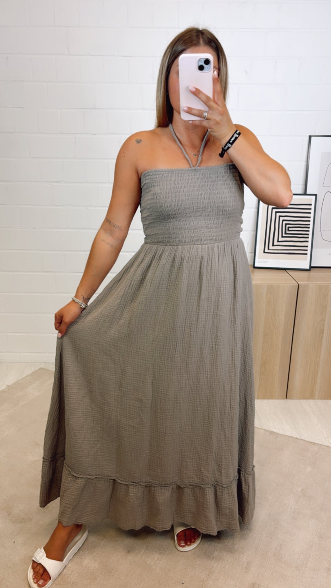 MUSSELIN (Maxi-) Kleid mit Schnüren Neckholder / taupe Art. 10868