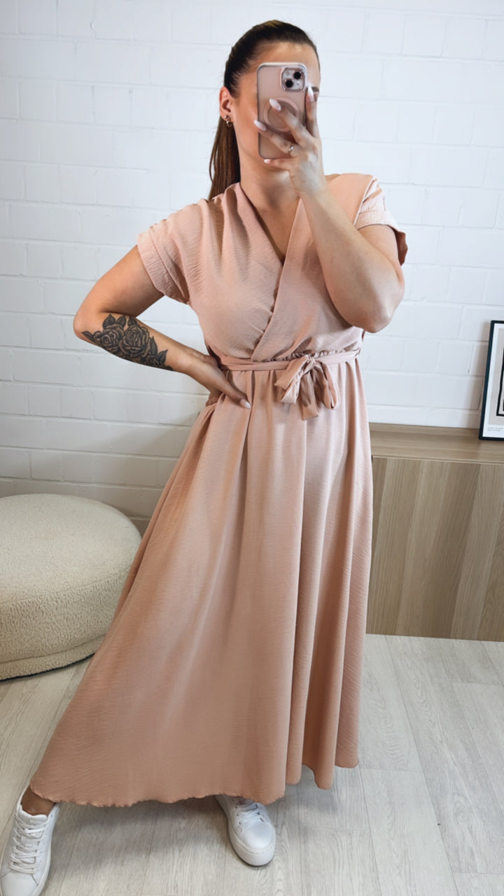 leichtes, langes Kleid mit kurzen Armen / puder rosa Art. 9757