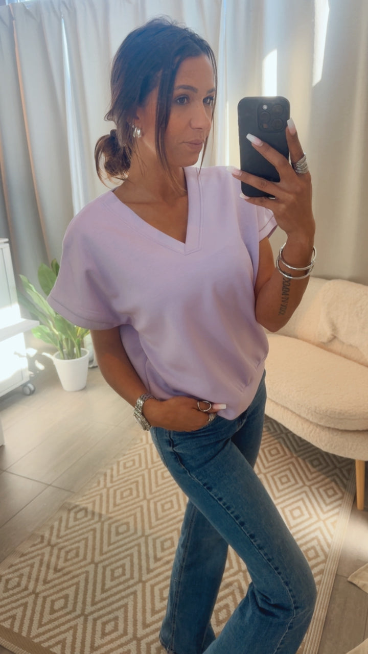 Softes Butter Stoff T-Shirt mit V-Ausschnitt / flieder Art.14777