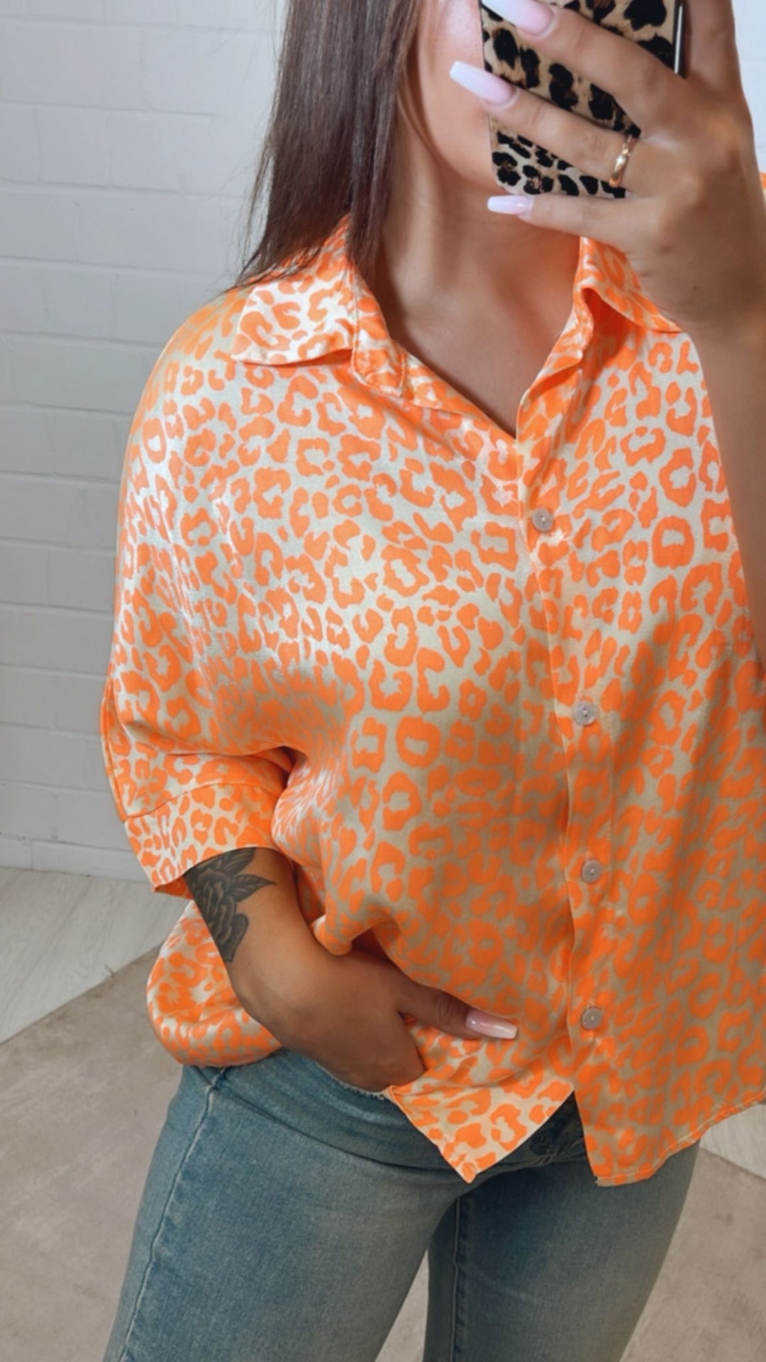 LEO Satin Optik Bluse mit kurzen Armen / soft gelb - neon orange Art. 9906