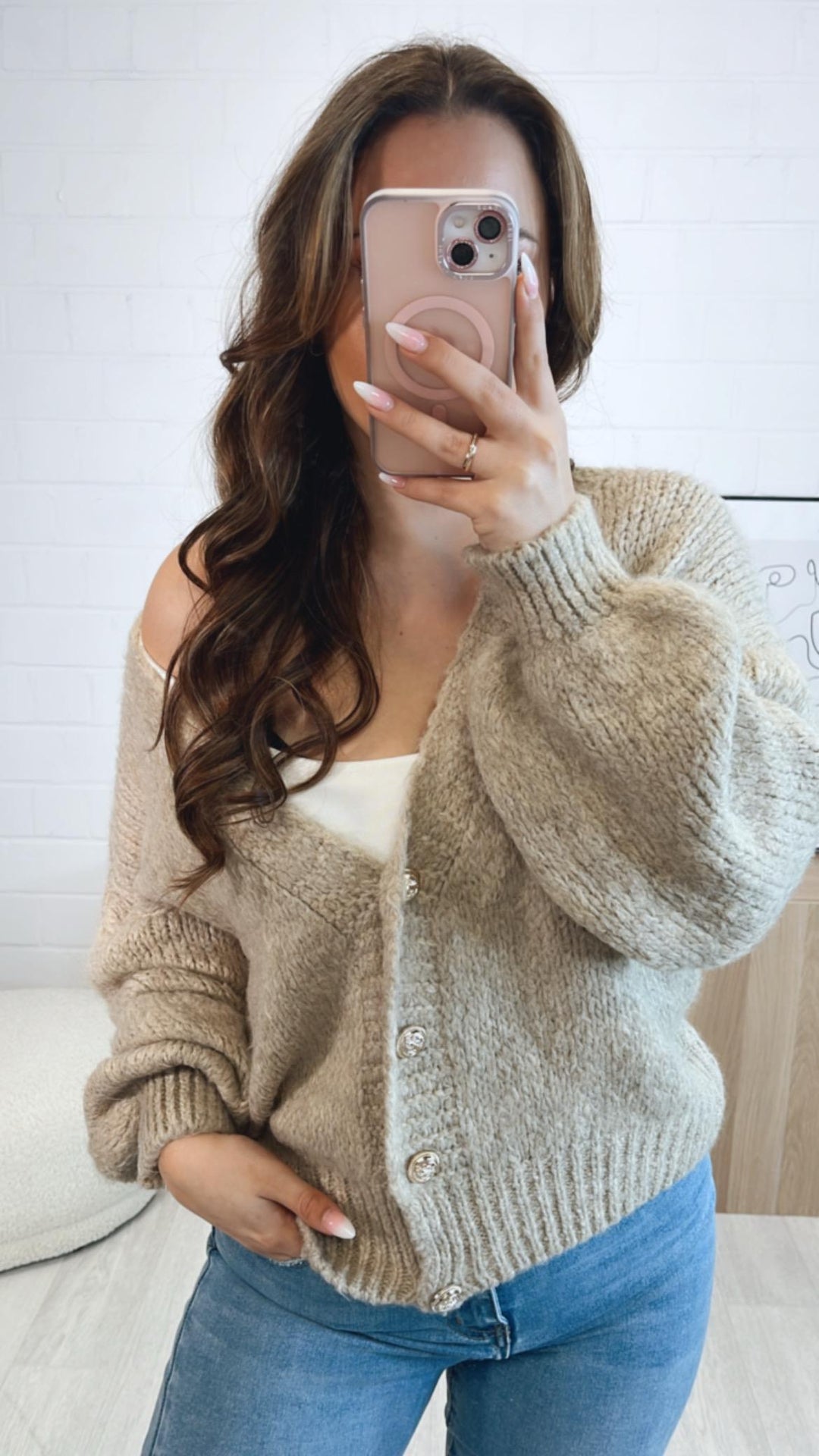 KURZER Cardigan mit goldenen Knöpfen, abgesetzter Bund und Ausschnitt / beige Art. 9438