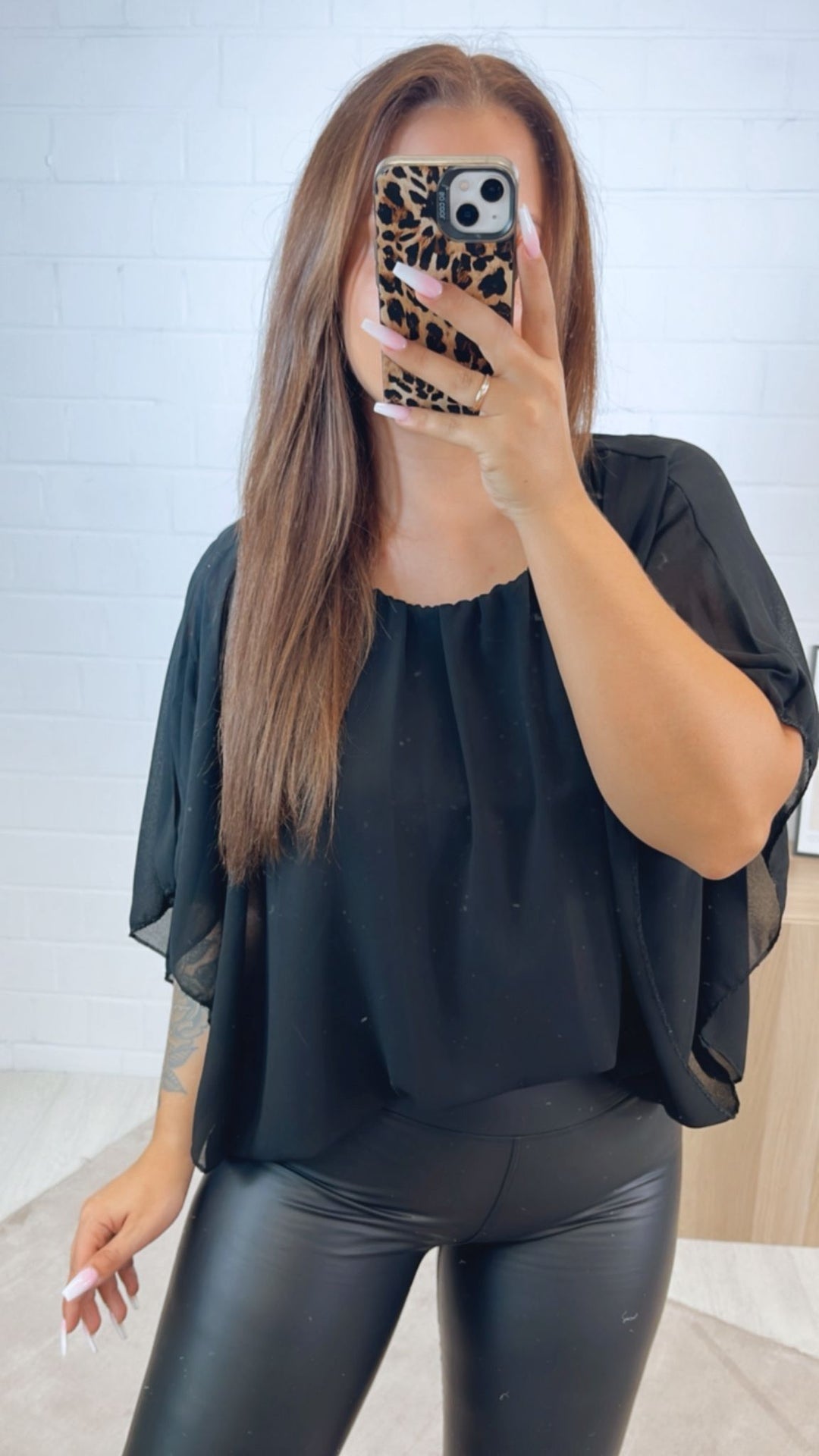 Chiffon Bluse mit locker fallenden Armen / schwarz Art.122311