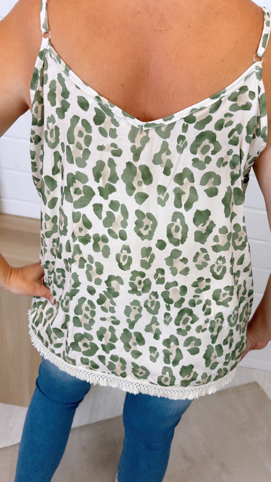 LEO Top mit Fransen Saum / creme - beige - salbei Art. 11000