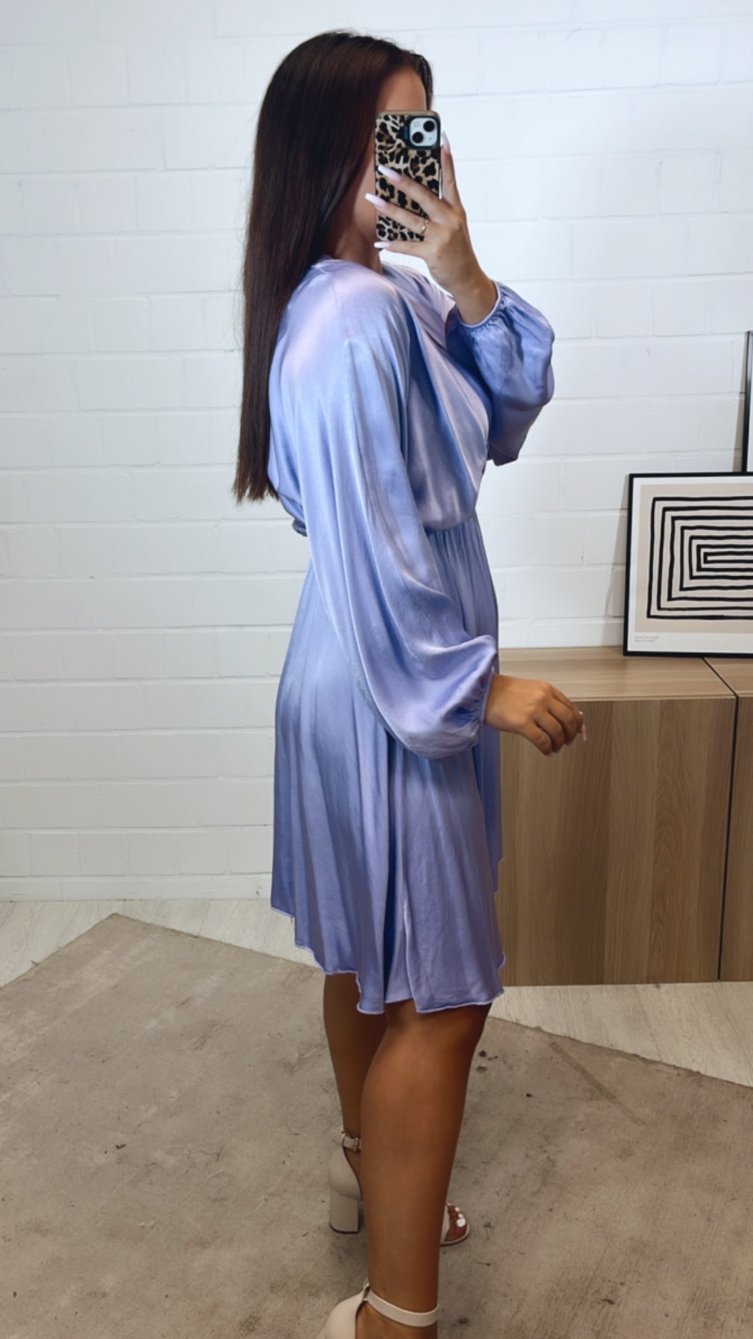 leicht fallendes, schickeres Kleid mit V-Ausschnitt, Seidenoptik / flieder Art. 11255