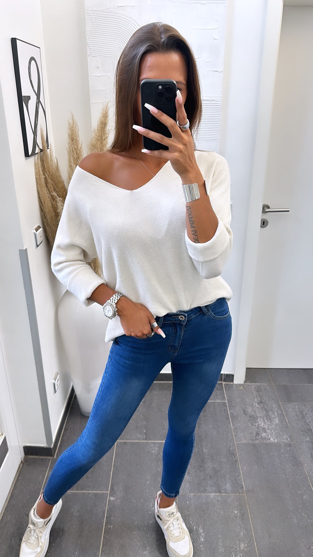 Leichter, super weicher Pullover, V-Ausschnitt / helles beige Art 
