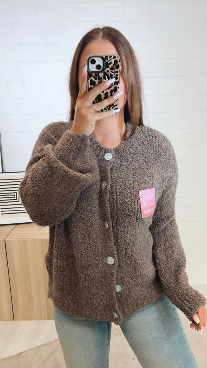 TEDDY Cardigan " Créme de la Créme ", Perlmutt Optik Knöpfe / aschiges braun Art. 11208