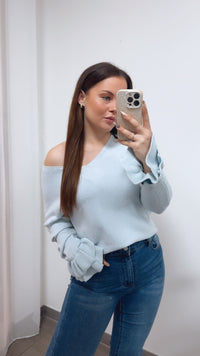 RÜSCHENÄRMEL Leichter Strickpullover mit V-Ausschnitt / hell blau Art. 14329