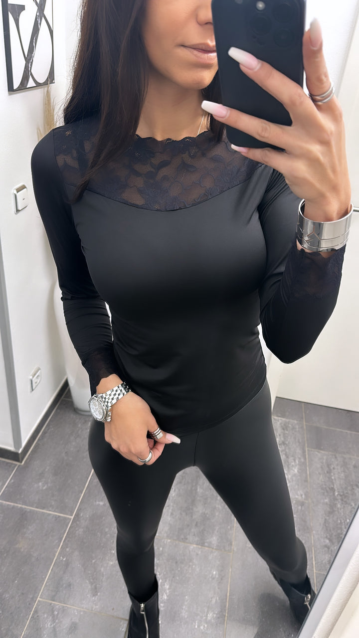 Figurbetones Langarm Oberteil mit Spitze / schwarz Art. 5570