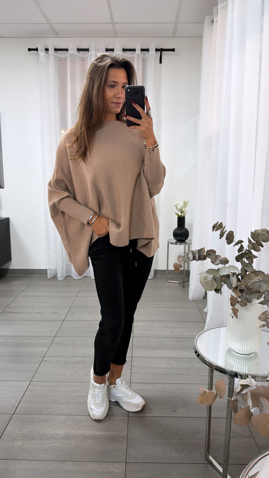 KURZER ultra weicher Pullover mit Fledermausärmeln / dunkles beige Art. 16719