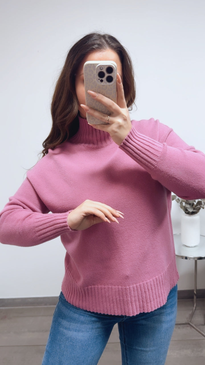 Feiner Strickpullover mit gerippten Akzenten / beere Art.13880