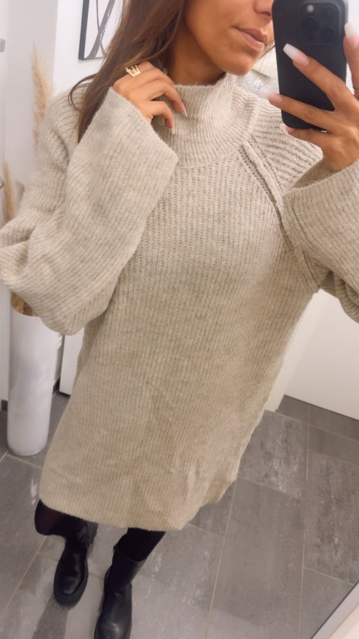 gradliniges Strick Kleid / Long Pullover mit weitem Arm, Stehkragen / beige Art. 12796