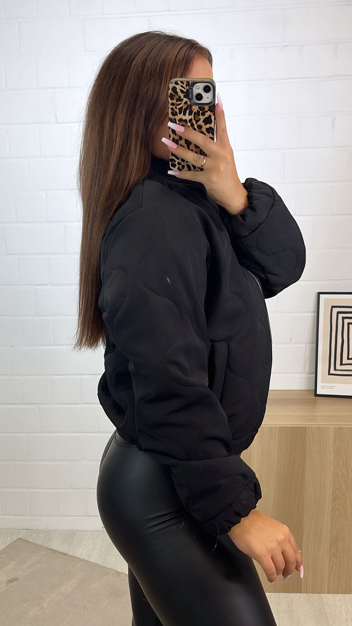 gesteppte leichte Übergangsjacke / schwarz Art.122333