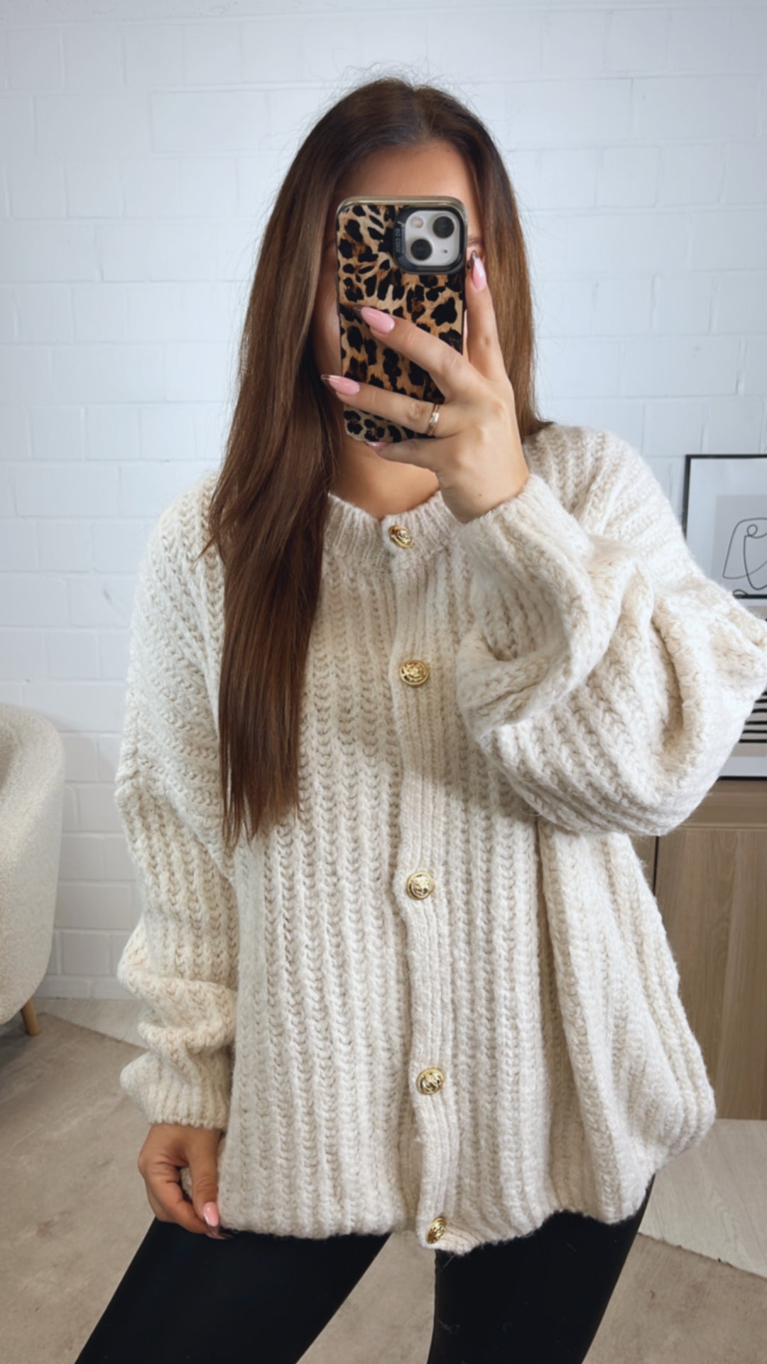 ultra weicher Cardigan mit goldenen Knöpfen / wollweiss Art. 12656