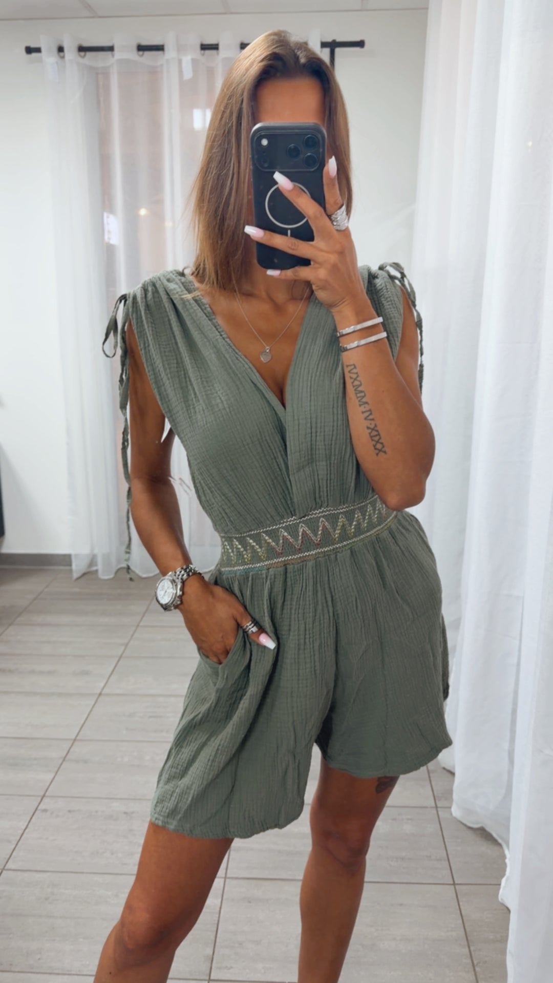 Musselin Jumpsuit mit elastischem Taillenbereich / khaki Art. 15194