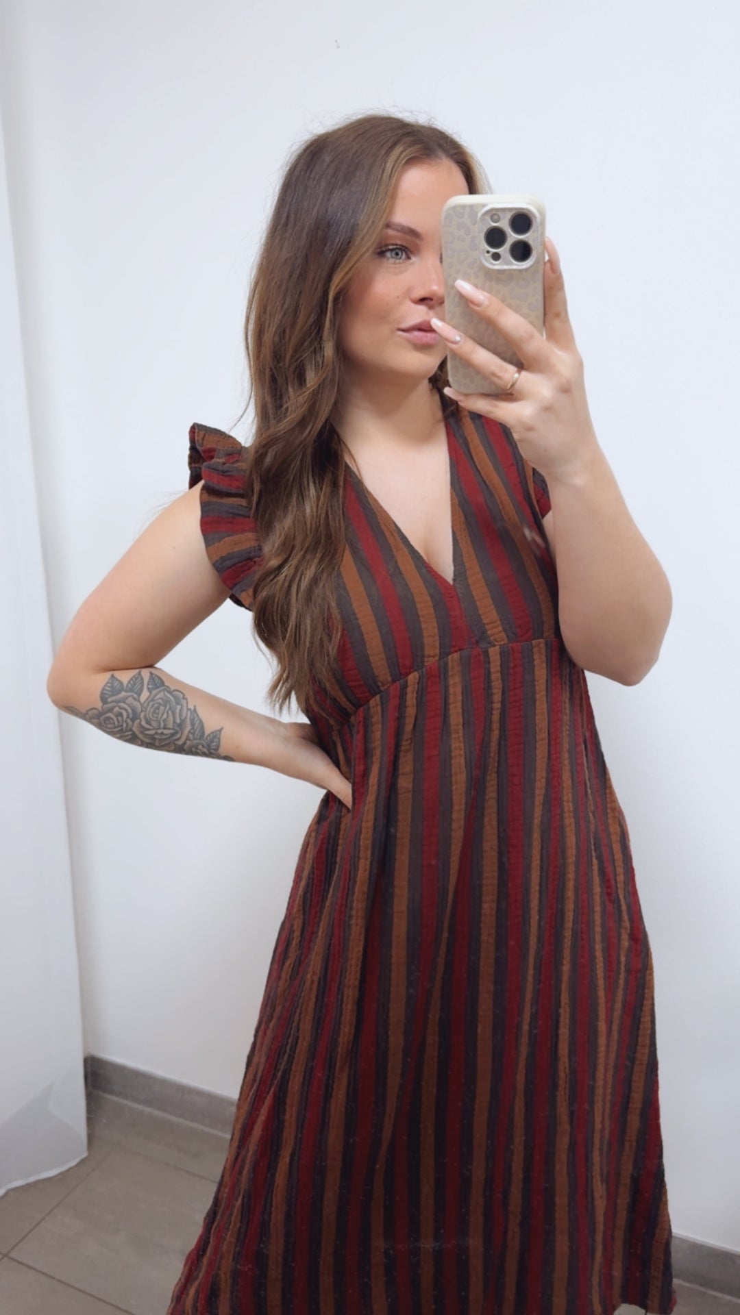 (Midi-) Musselin Kleid mit Volant Schultern, Streifen / dunkel braun - Rost - rot Art. 14740