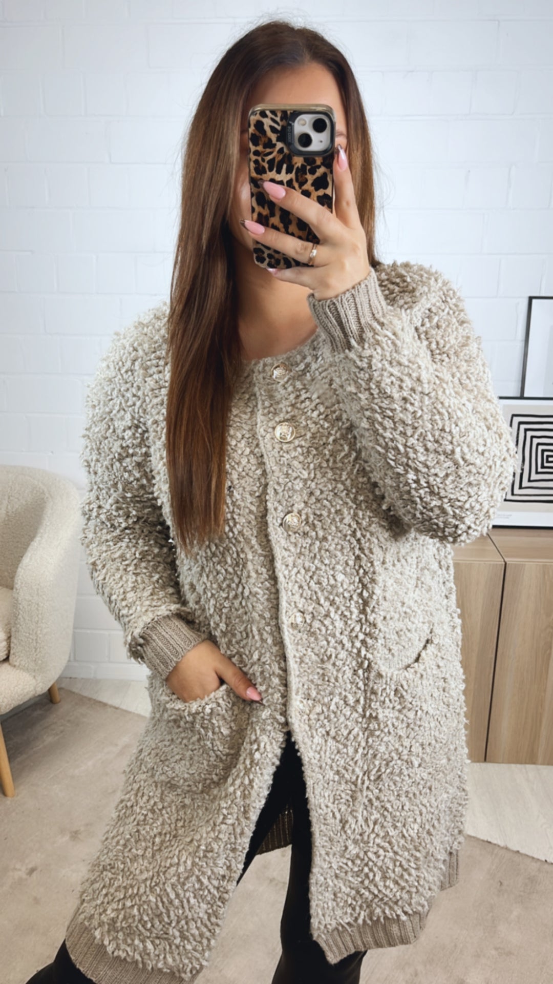 TEDDY langer Cardigan mit gold - silbernen Knöpfen, Taschen / beige Art. 12837