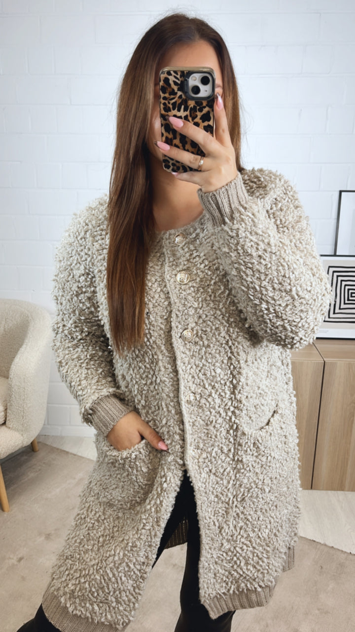 TEDDY langer Cardigan mit gold - silbernen Knöpfen, Taschen / beige Art. 12837
