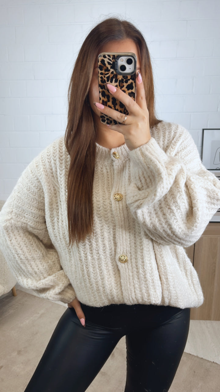 ultra weicher Cardigan mit goldenen Knöpfen / wollweiss Art. 12656