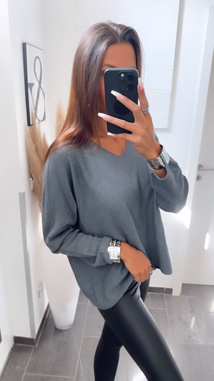 Leichter, super weicher Pullover, V-Ausschnitt / dunkel grau Art. 7086