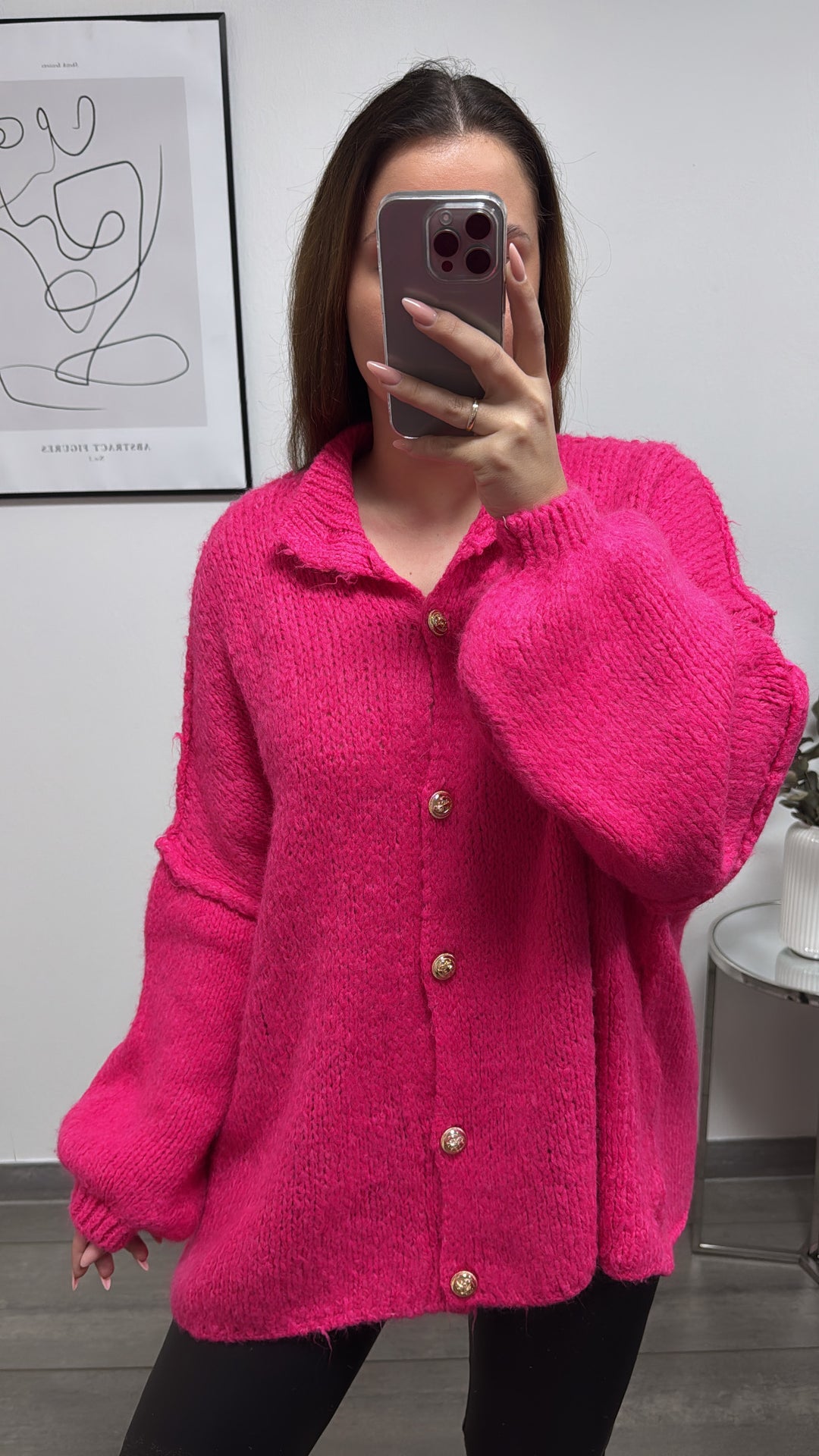 Kuschel Cardigan mit goldenen Knöpfen / Neon pink Art. 13225