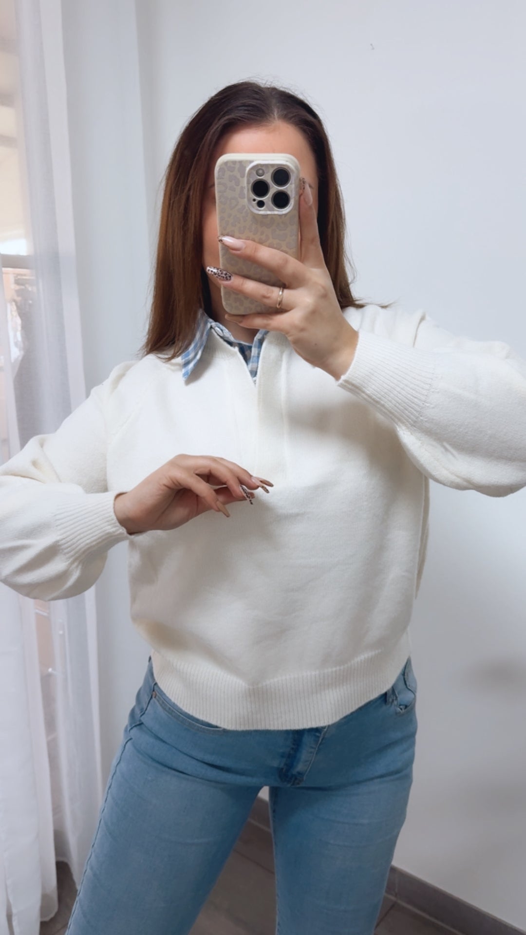 Pullover mit kariertem Blusenkragen / creme - hell blau - weiss  Art. 14180