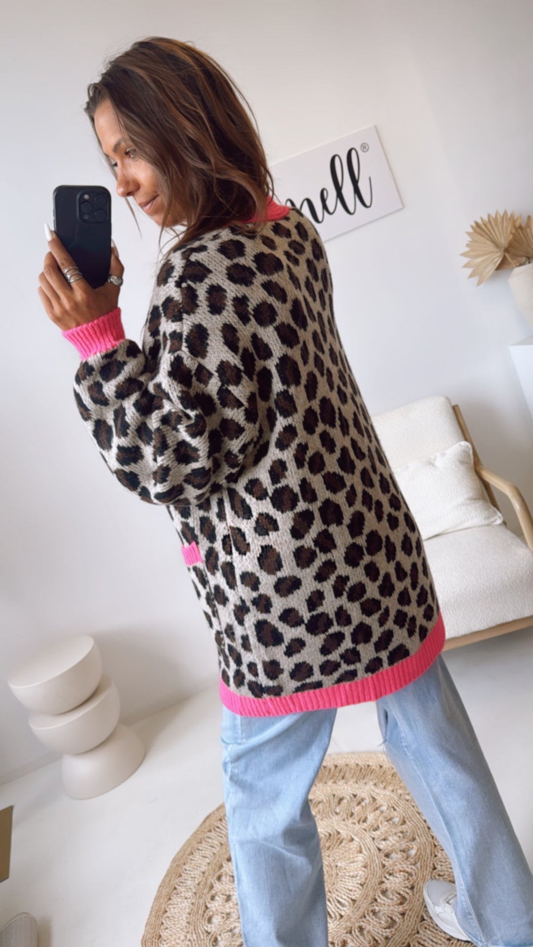 LEO mittellang geschnittener Cardigan / grau - braun - schwarz - neon pink Art. 10823