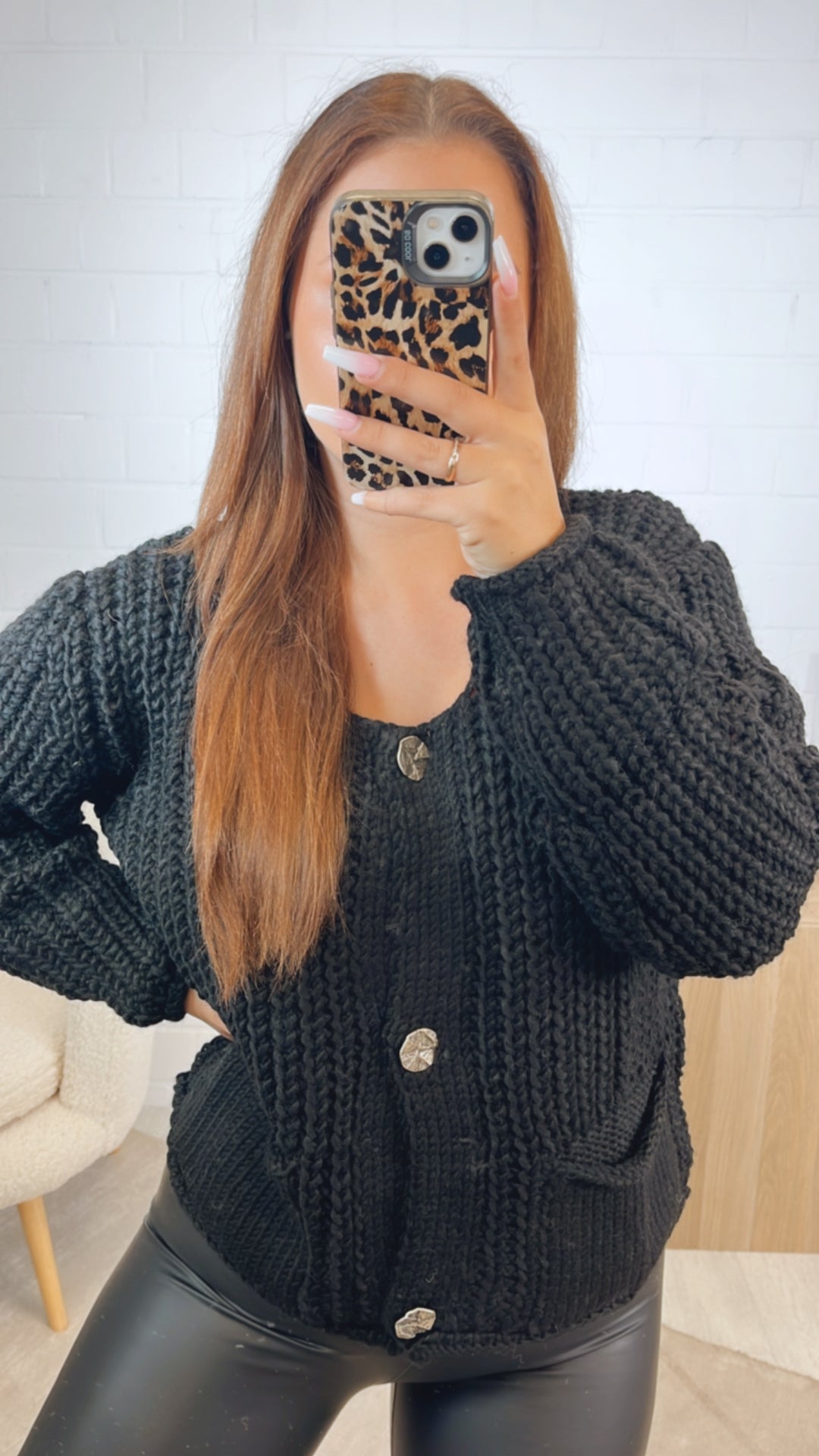 grober, kurzer Strick Cardigan, große Knöpfe, Taschen / schwarz Art. 12450