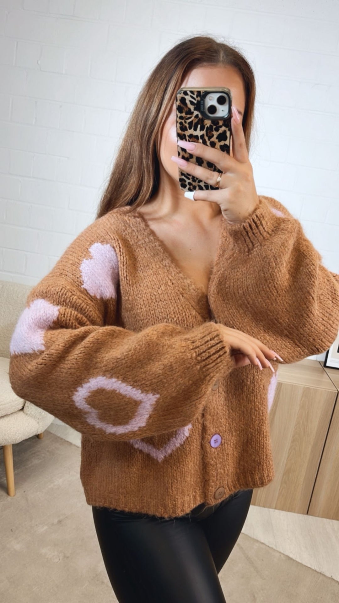 HERZEN Cardigan mit bunten Knöpfen / camel - flieder Art. 12535