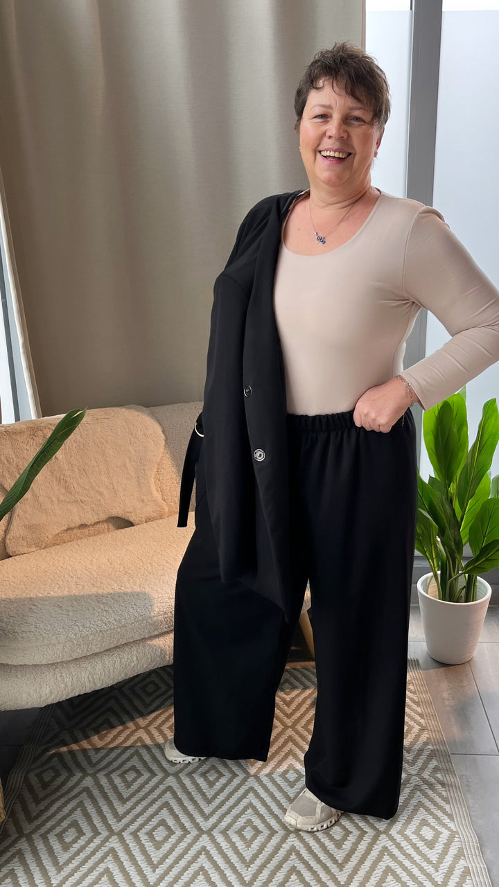 Set aus Blazer mit GÜRTEL und Hose / schwarz Art. 14119