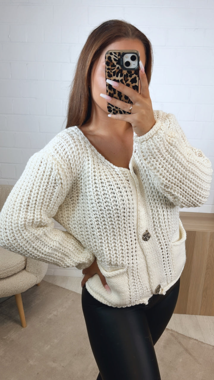 grober, kurzer Strick Cardigan, große Knöpfe, Taschen / wollweiss Art. 12448