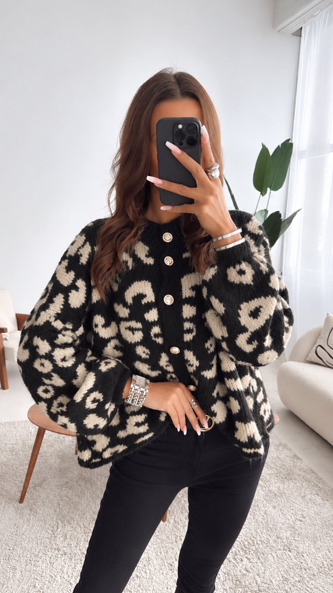 LEO Strick Cardigan mit gold - silbernen Knöpfen / schwarz - beige  Art. 8180