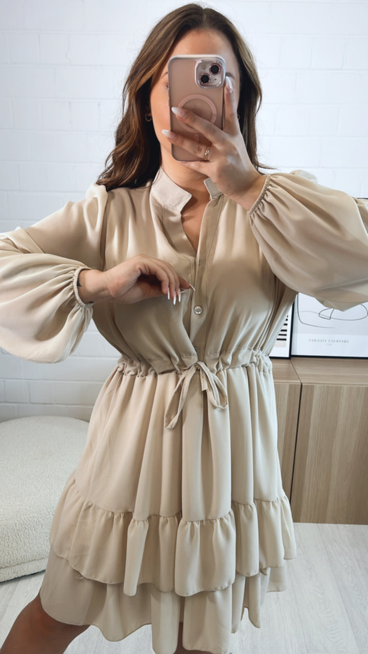Schickes Kleid mit verstellbarer Taille / beige Art. 9688
