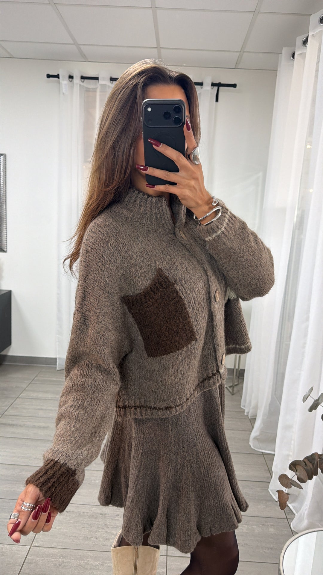 Crop Strick Jacke mit Kontrast Taschen, Holz Knöpfe / aschiges braun - braun - beige Art. 16699