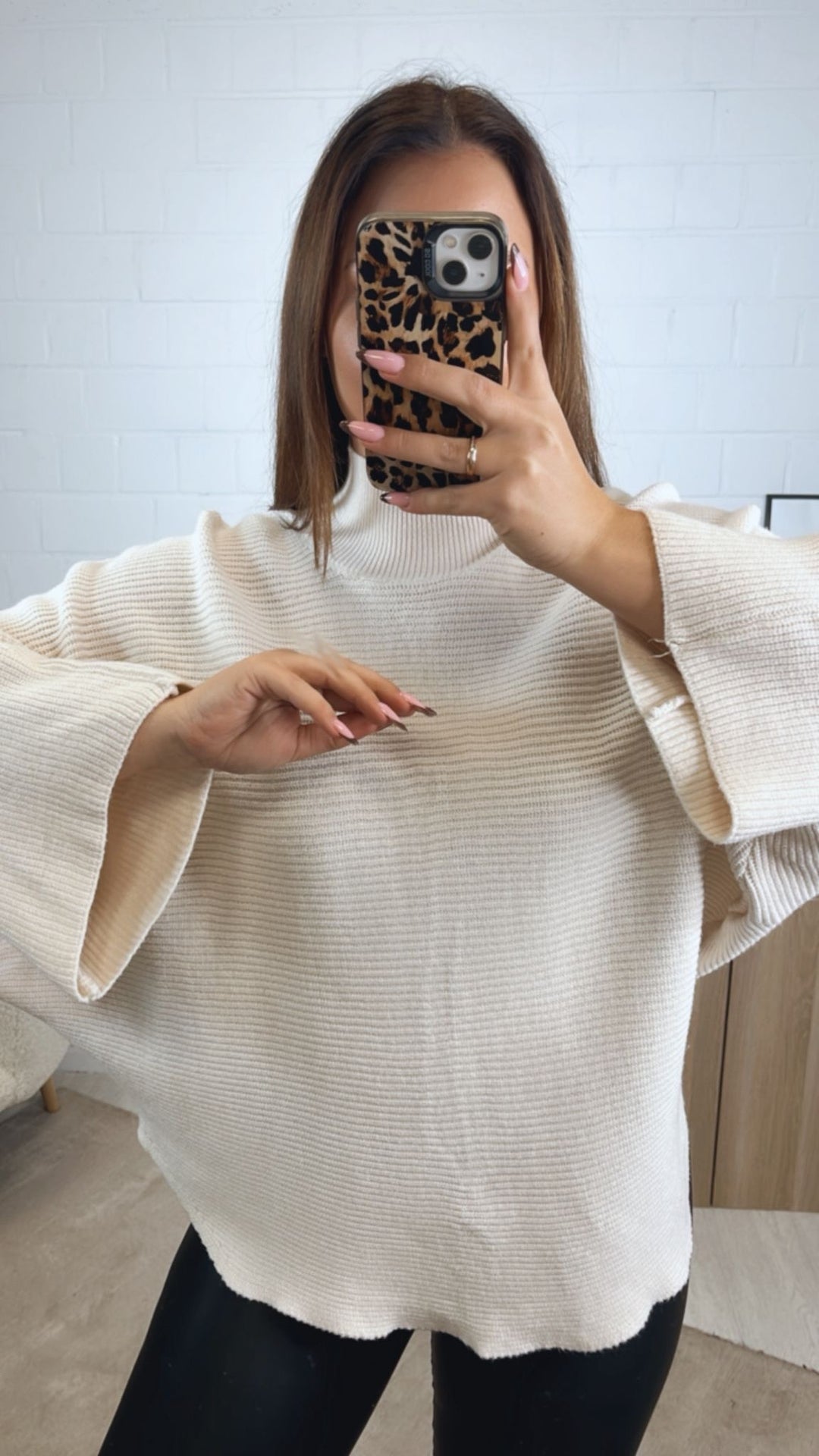 Stehkragen Pullover mit weiten Fledermausärmeln / creme Art. 12854