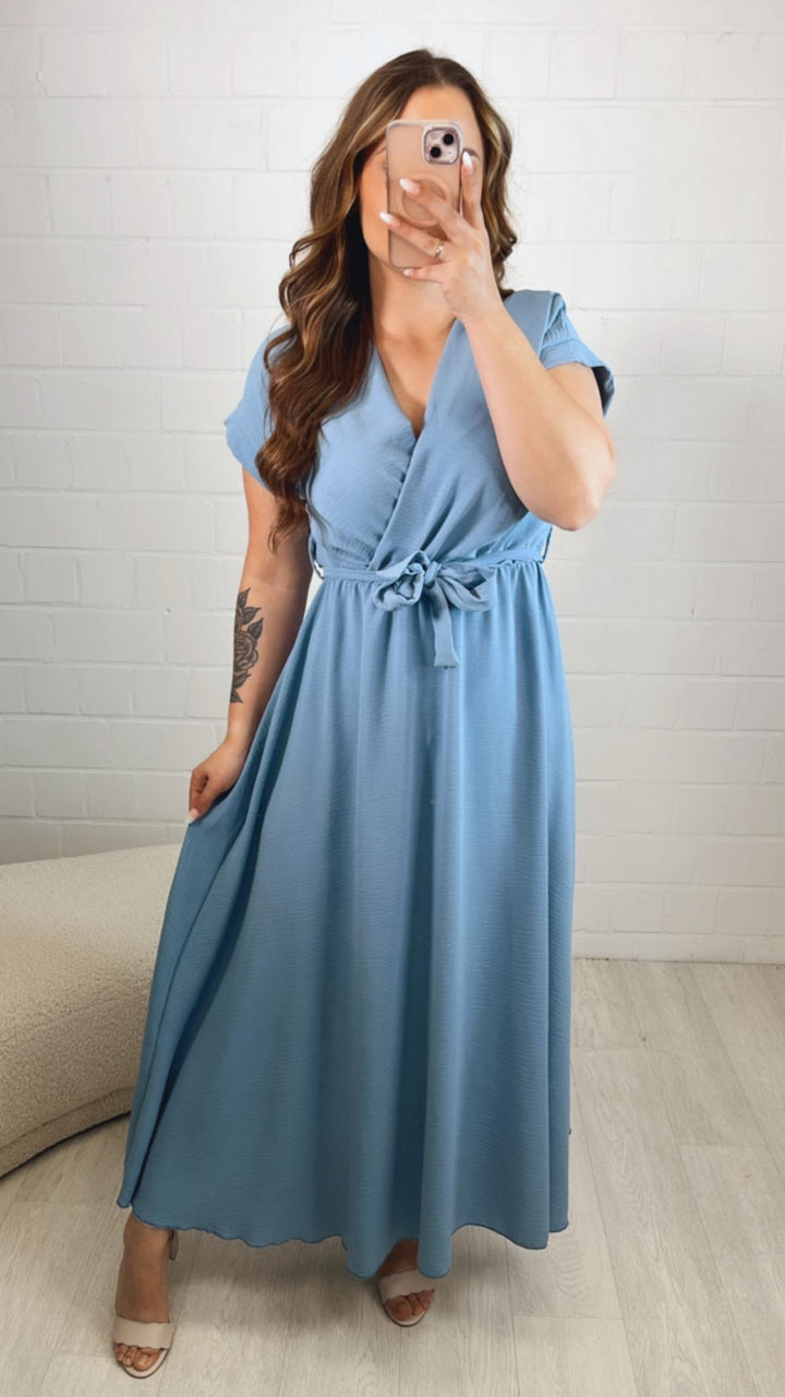 leichtes, langes Kleid mit kurzen Armen / denim hell blau Art. 10050