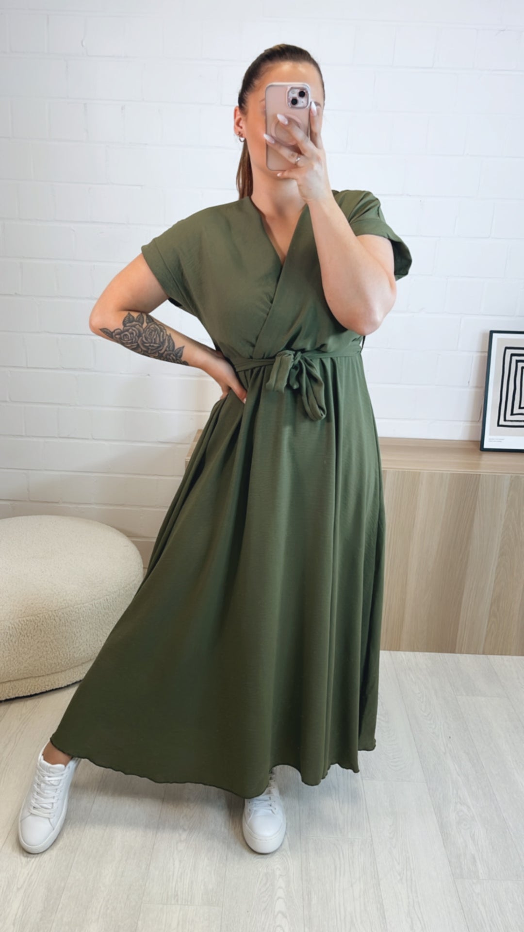 leichtes, langes Kleid mit kurzen Armen / khaki Art. 9758
