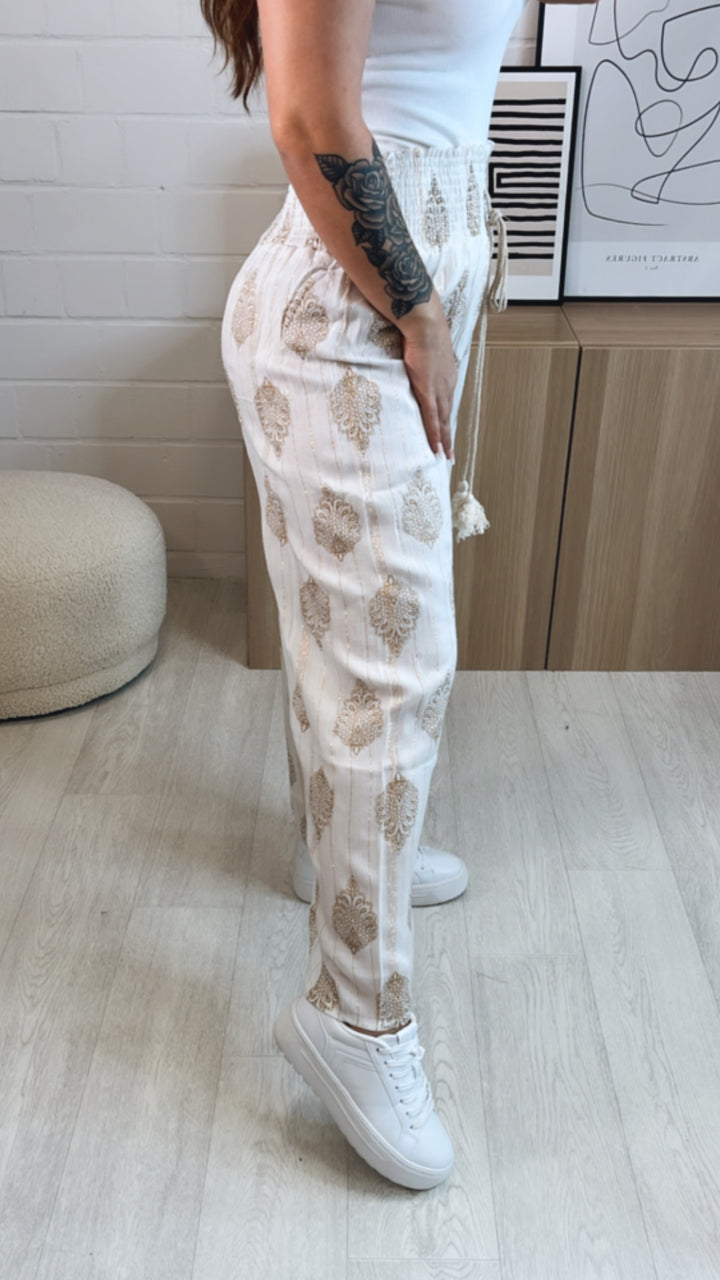 luftige Hose mit goldenen Akzenten / creme weiss Art. 9580