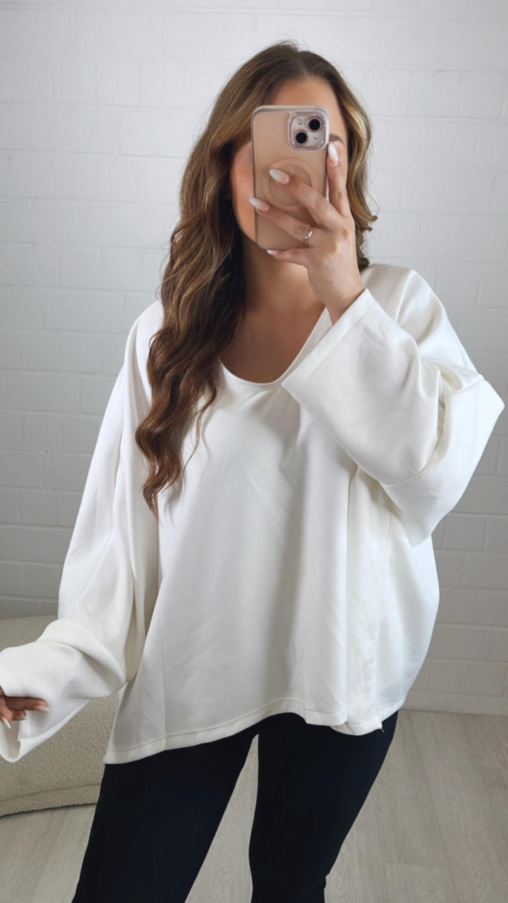 Oversize Sweater mit V-Ausschnitt / weiss Art. 10061