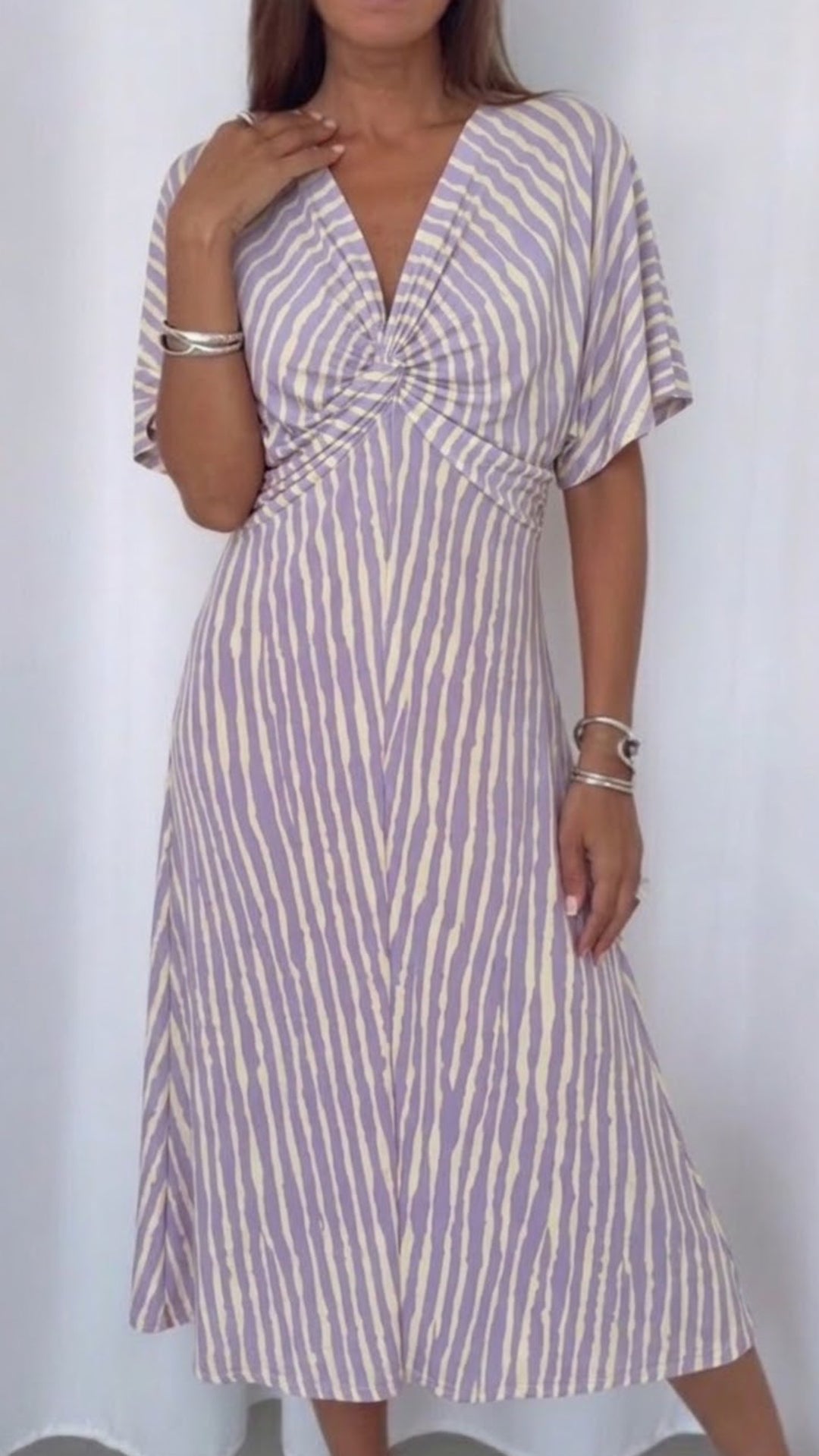 MAXI Kleid mit Knoteldetail / creme - flieder Art.15622