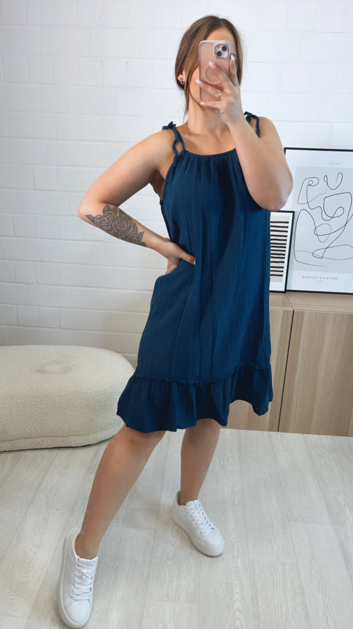 (Midi-) Musselin Kleid mit dünnen Trägern / dunkel blau Art. 9651