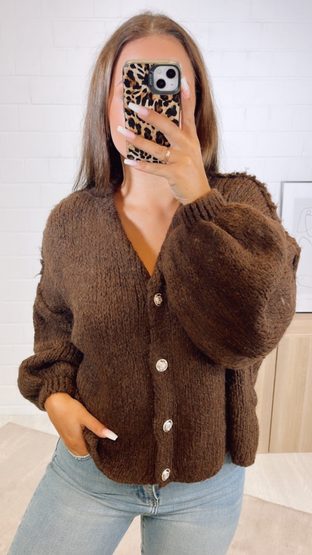 KURZER Strick Cardigan mit goldenen Knöpfe / dunkel braun Art. 11046